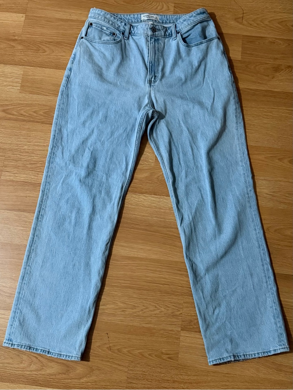 Abercrombie & Fitch 90’s Relaxed High-Rise Curve Love Light Wash Jeans Size 14L - Picture 5 of 7